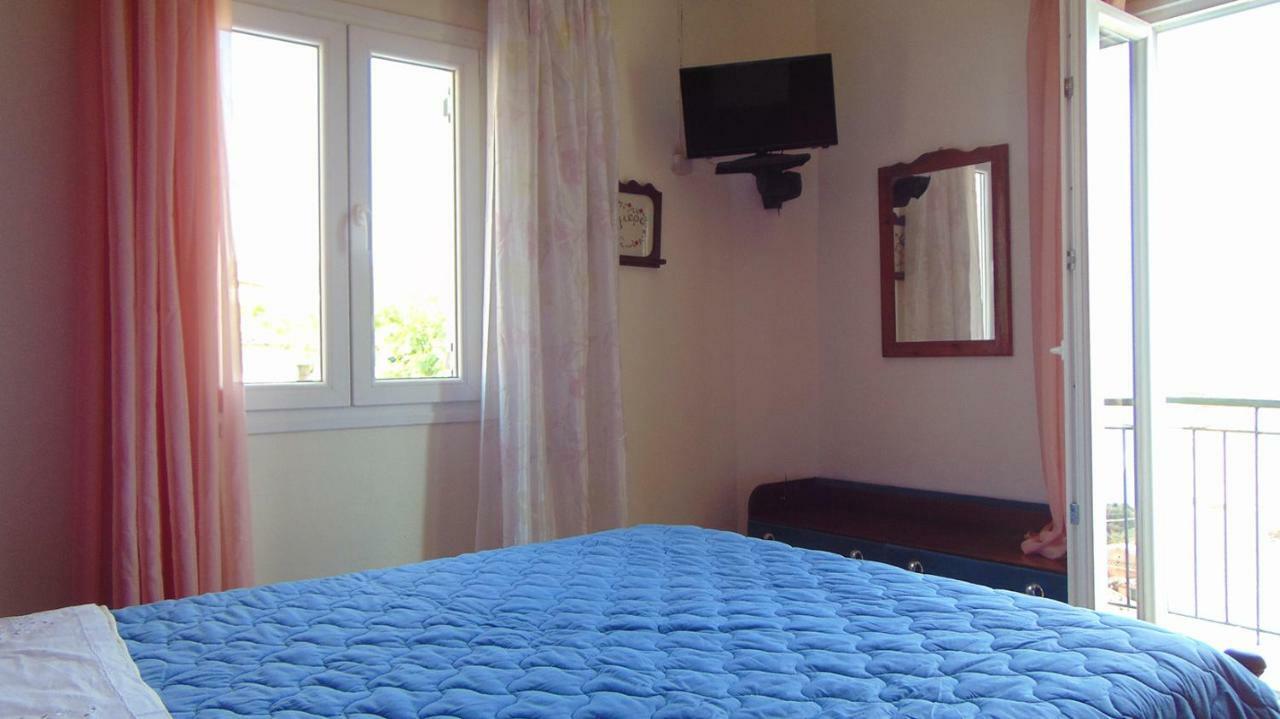 View House *